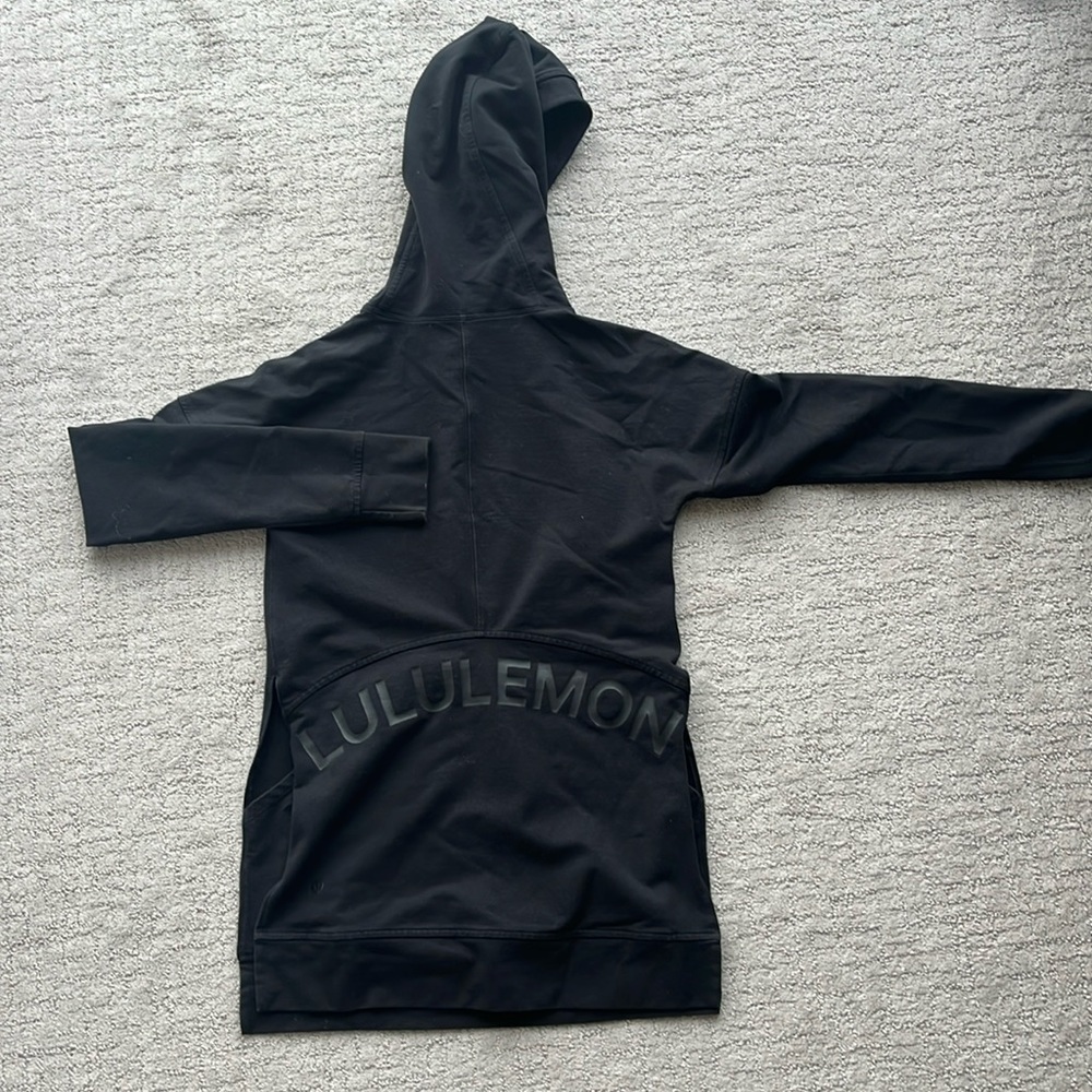 Black size 2 Lululemon hoodie | Split hem on the sides